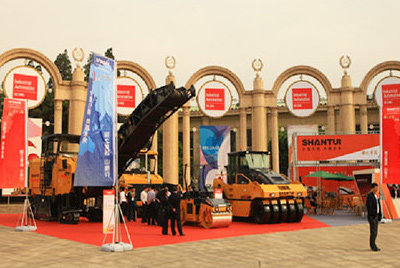参加在北京举办的“第十二届中国国际交通技术与设备展览会”，并借助展会平台举办了筑养路设备新品发布会。